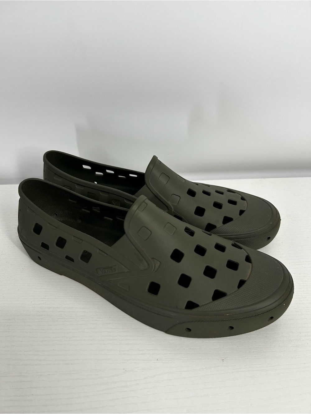 Vans Trek Slip On Sneakers Rubber Shoes Mens US 11 Army Green Water Shoes